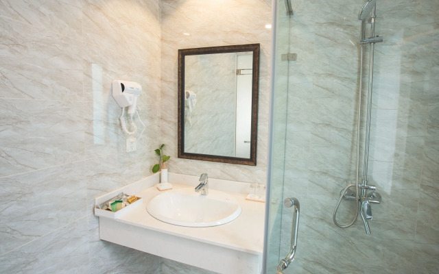 Dinh Elegant Hanoi Hotel