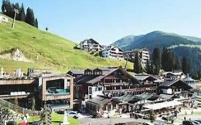 Chalet in Konigsleiten Near Alpine Peaks