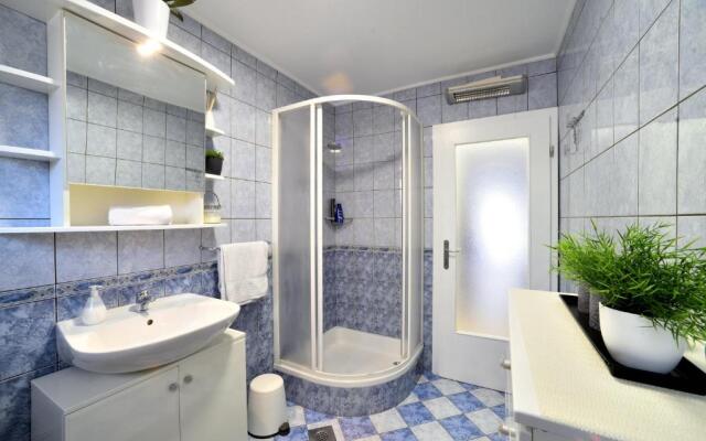 Apartment Lola