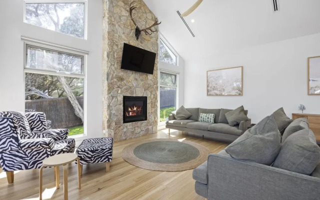 Saltwood Coastal Hamptons Luxe With Pool