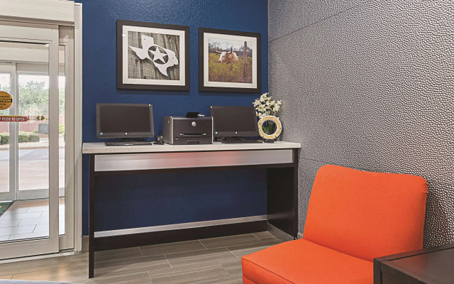 La Quinta Inn & Suites by Wyndham San Antonio Northwest