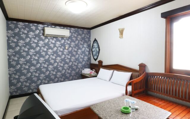 Hotel Transit Pondok Tirta Sentosa