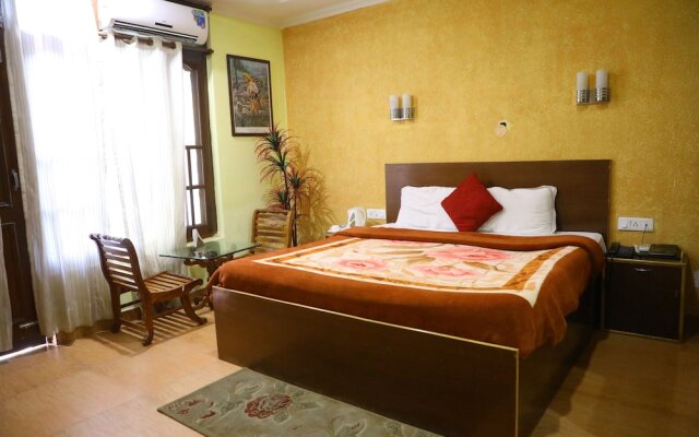 OYO 8367 Hotel The Woodz