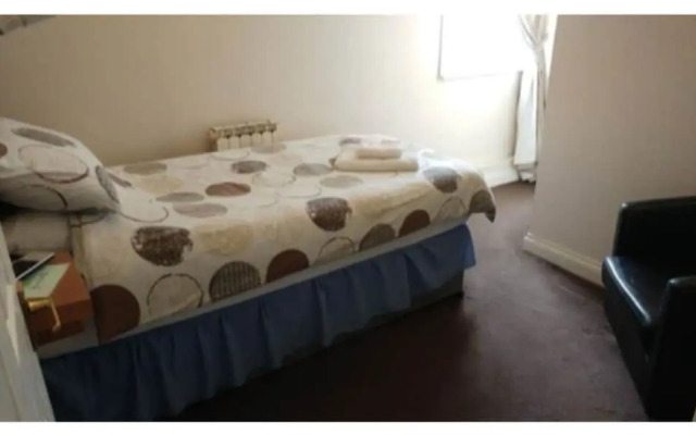 The Three Horseshoes - Inn
