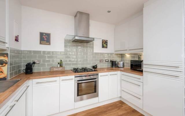 Ultra Stylish 2 Bed/2 Bath with Balcony & Parking
