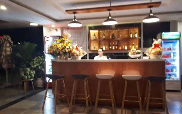 Maple Leaf Hotel & Apartment