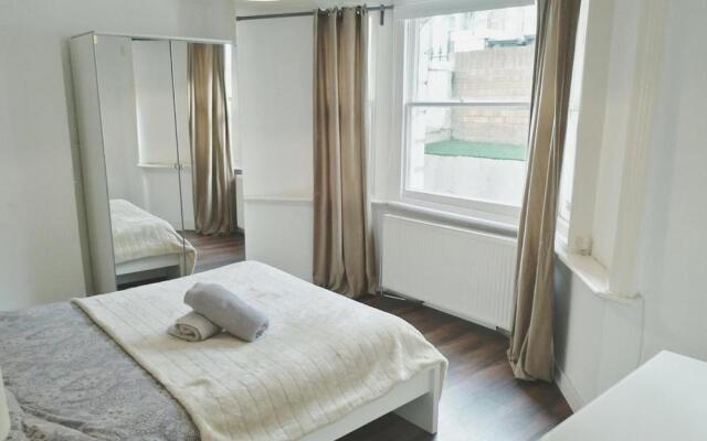 2 Bedroom Family Home In Brixton