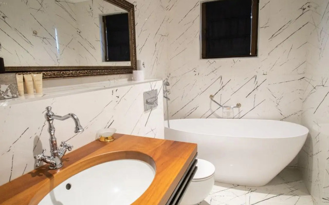 Paradise Center Apartment 2