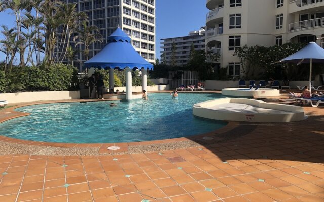 Resort-Style Apartment Opposite Beach
