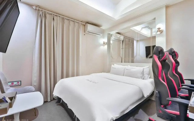 DK Hotel