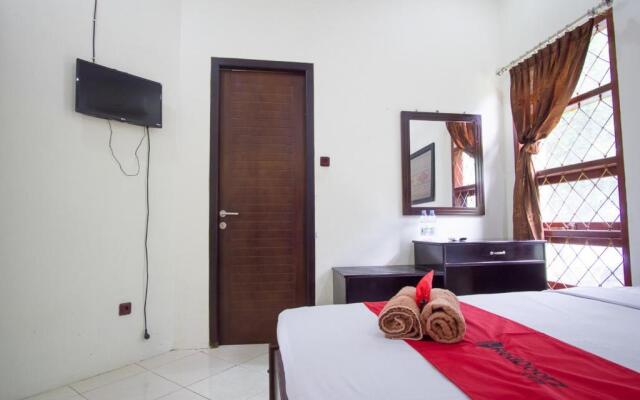 RedDoorz Syariah near Ngade Lake