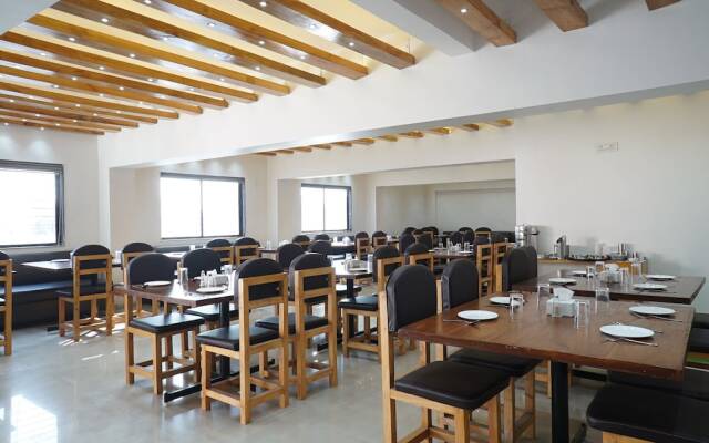 OYO 24432 Yash Residency