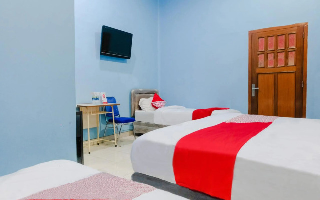OYO 778 Guest House Amalia Malang