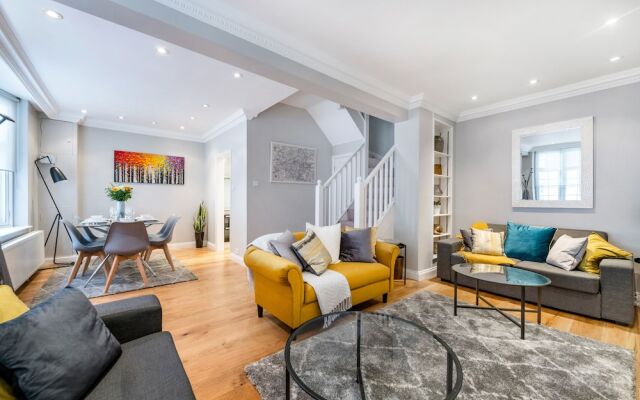 Victoria Mews House - By Sojourn