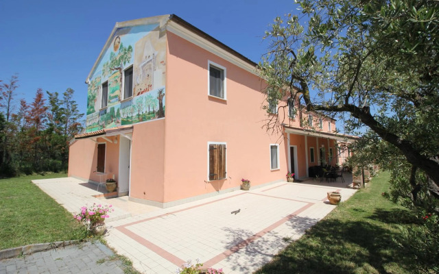 Villa Diana, Marche - intera struttura con piscina