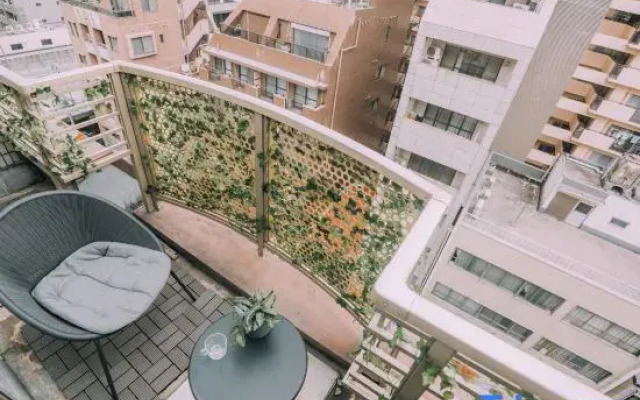 Minimalist Loft 99: Namba Compact Studio & 24/7 Gym