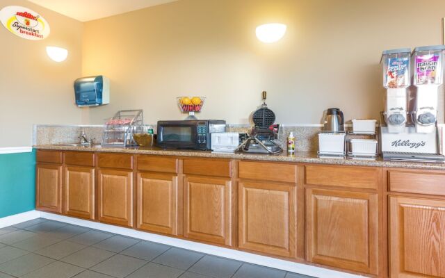 Super 8 By Wyndham Madison/Ridgeland Area