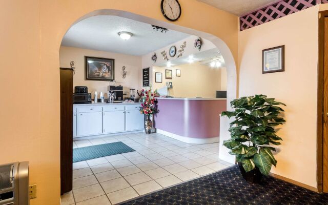 OYO Hotel Chapmanville Inn, WV - Hwy 119