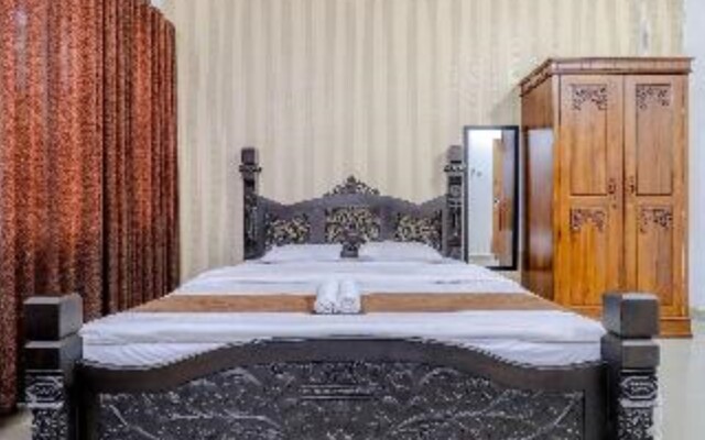 Griya Limasan Hotel by ZUZU