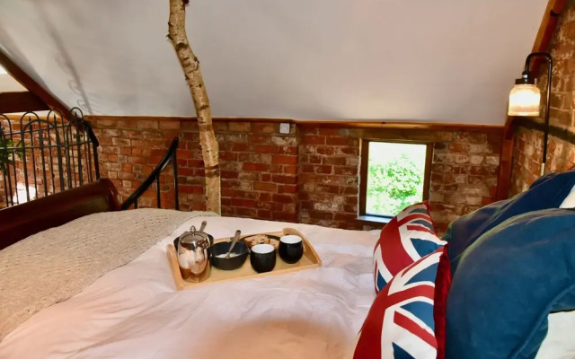 2-bed 18th Century Barn - Sleeps 6 - Pet Friendly