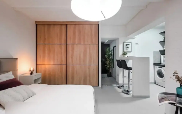 Industrial cozy studio in Piata Amzei