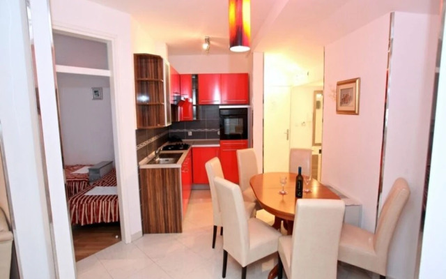 Viola - With Pool - A10