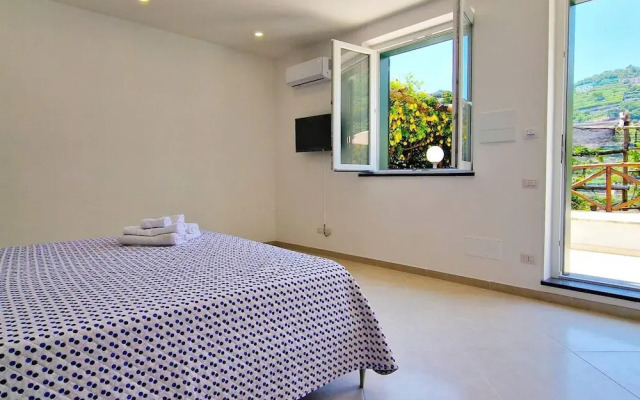 Villa in Lemon Grove With Sea Views & Sea Breeze