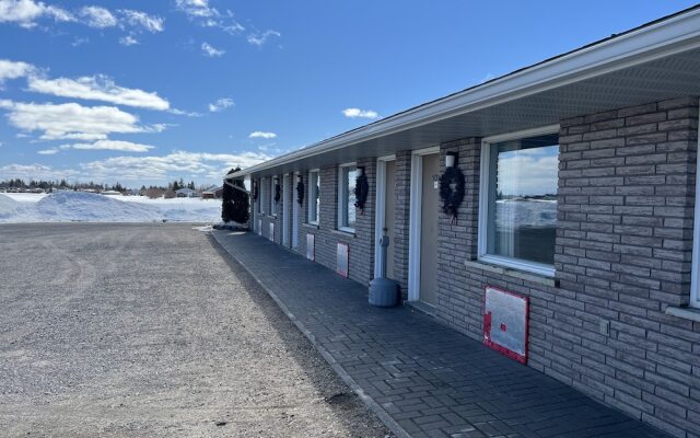 Earlton Motel