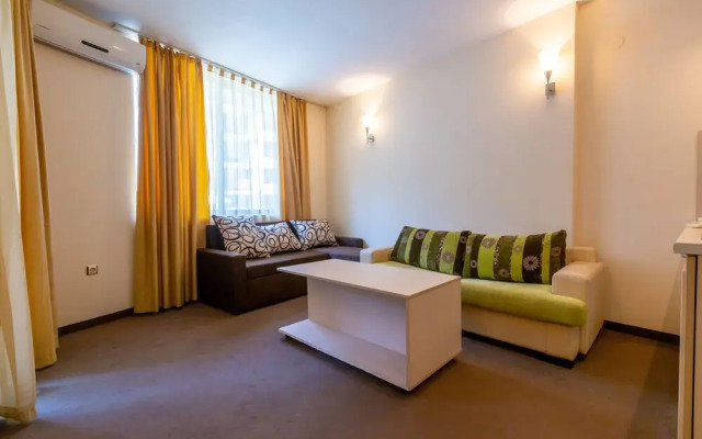 Quiet One Bedroom Apartment with Kitchenette in Avalon Complex