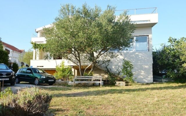 Charming Apartment in Vrsi Mulo, Great Place in Dalmatia for Family Vacation