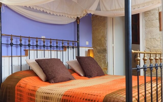 Zoe Traditional Holiday Apartments B&B