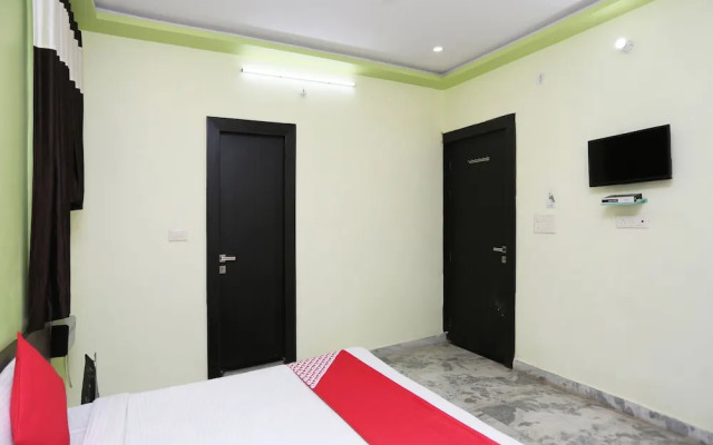 OYO 27686 Hotel Chandra Garden