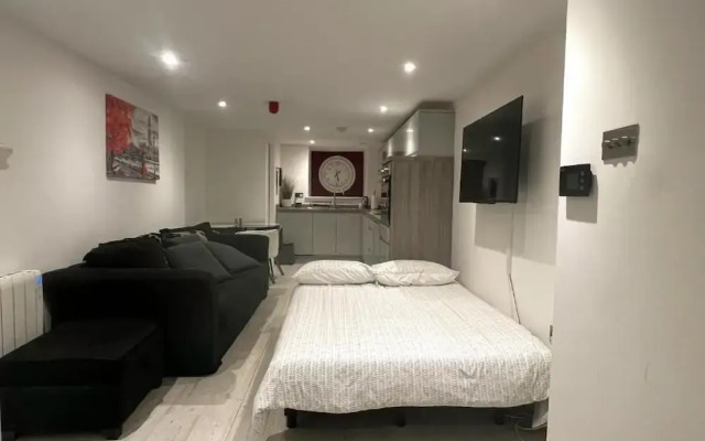 Spacious1br-6guests-walktoshops-fastwifi