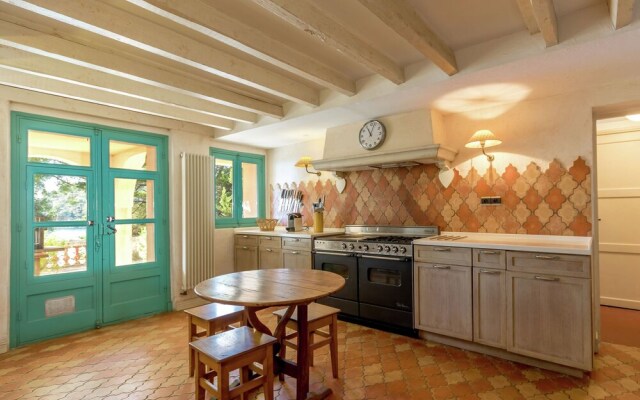 Beautiful Villa in Rayol-Canadel-sur-Mer near Sea