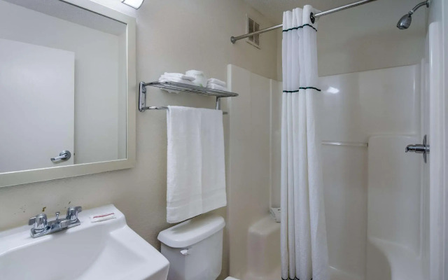 HomeTowne Studios by Red Roof Winston-Salem - University Pkwy