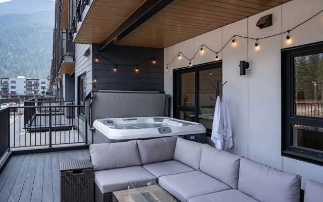 Huckin' Harry's by Revelstoke Vacations
