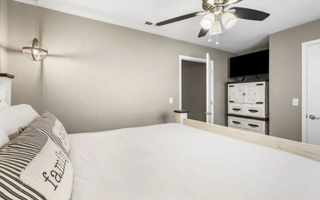 Ozark Overlook - Private Patio & Minutes to Attractions