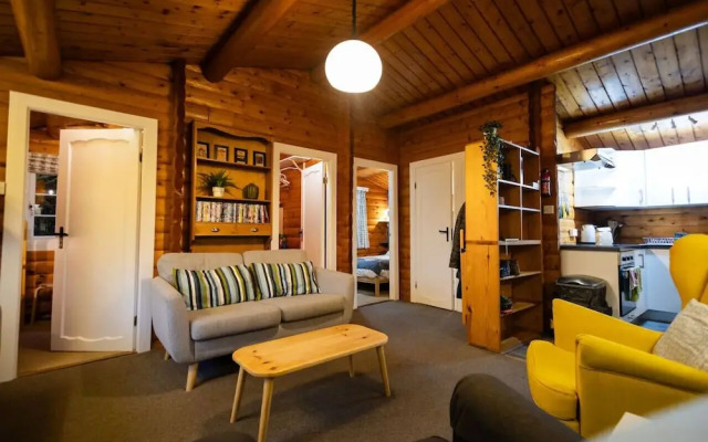 Rural 3 Bed Log Cabin Getaway