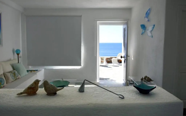 Romantic and cozy house on the waterfront in Koundouros, Kea