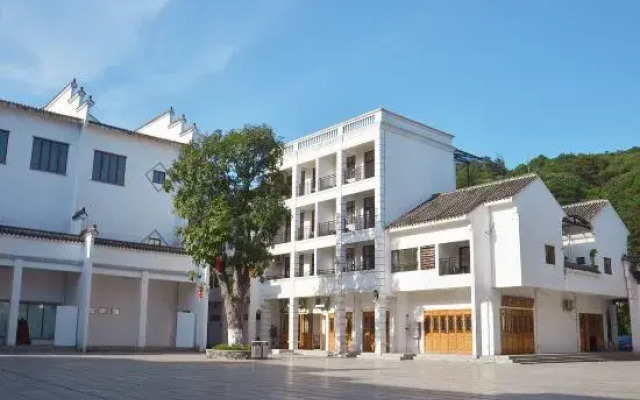 Zhenyangxia Scenic Area Theme Inn