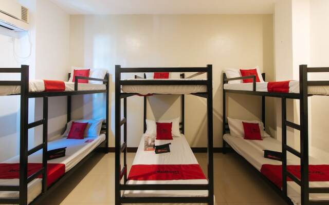 RedDoorz @ Golite Washington - Hostel