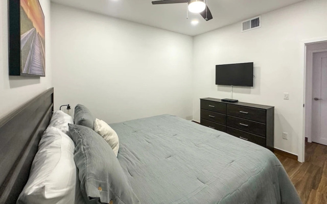 Steps to Sandy Beach Pool Renovated 2BR Condo