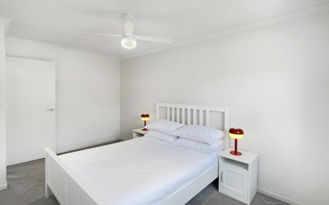 Beachside 3-bed Apartment With Garage Parking