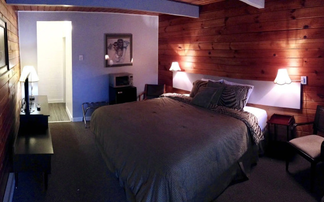 Pines Motel