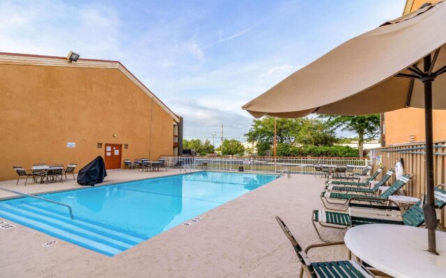 Baymont Inn & Suites Wilmington