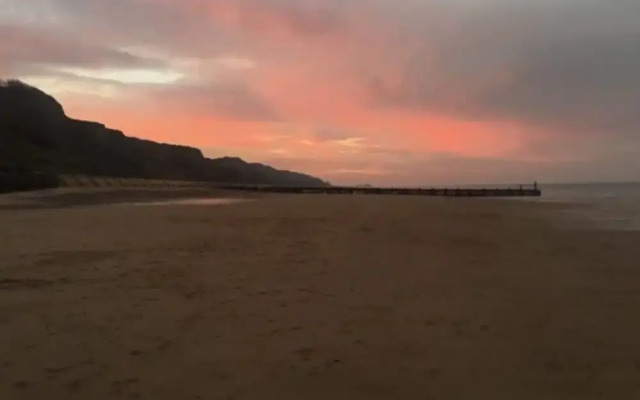 Beautiful 2 Bedroom 6 Berth Seaside Caravan
