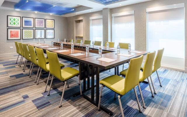 Holiday Inn Express Hotel & Suites Chicago-Midway Airport by IHG
