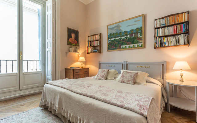 Apartamentos Palacio Real 789