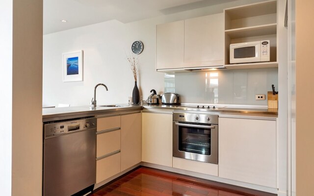 QV Get Away Viaduct Apartment - 945