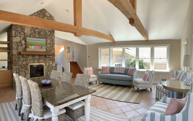 Lambert's Cove Hideaway